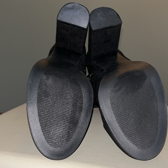 Madden Girl Klaim Black Suede Booties - Size 7 - Picture 8 of 8